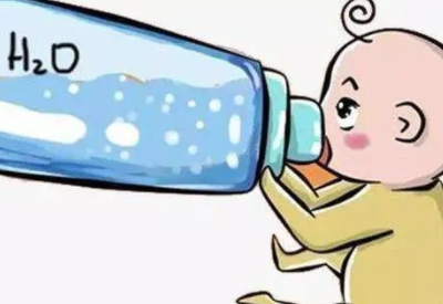 母乳喂養的寶寶有些特殊情況也需要喂水